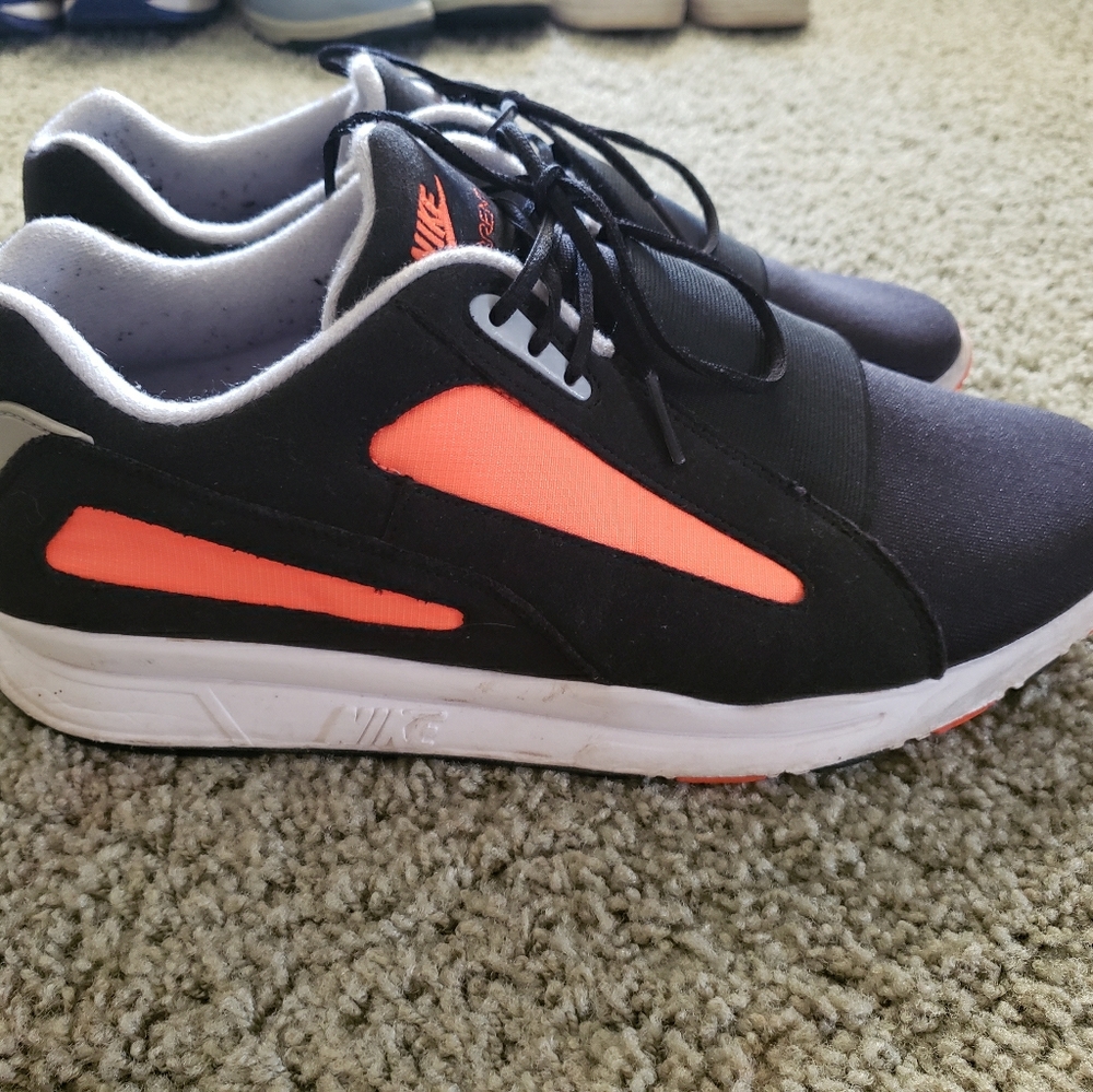 Nike Air Current Total Orange